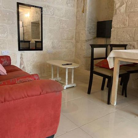 Serenity Qormi Luaran gambar