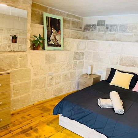 Serenity Qormi Luaran gambar