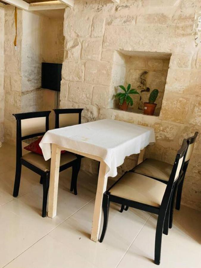 Serenity Qormi Luaran gambar