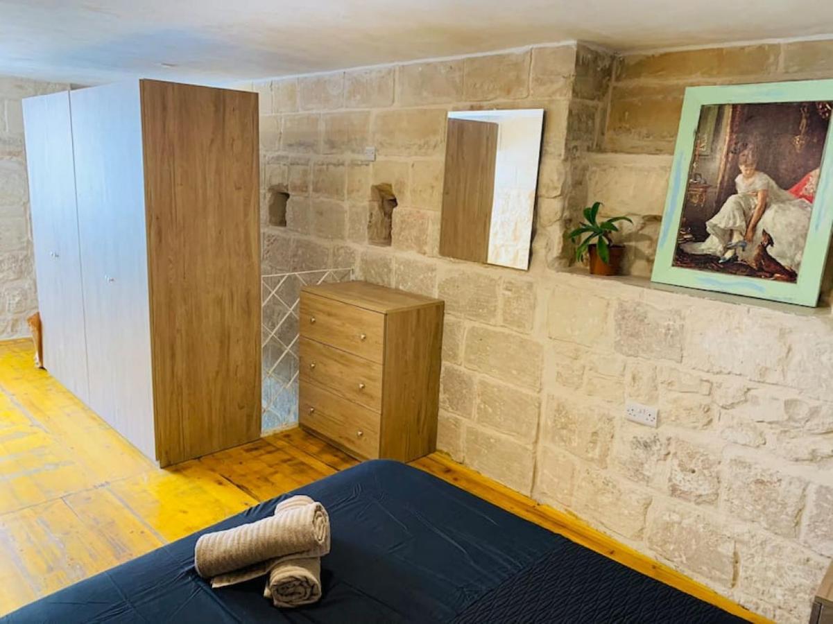 Serenity Qormi Luaran gambar