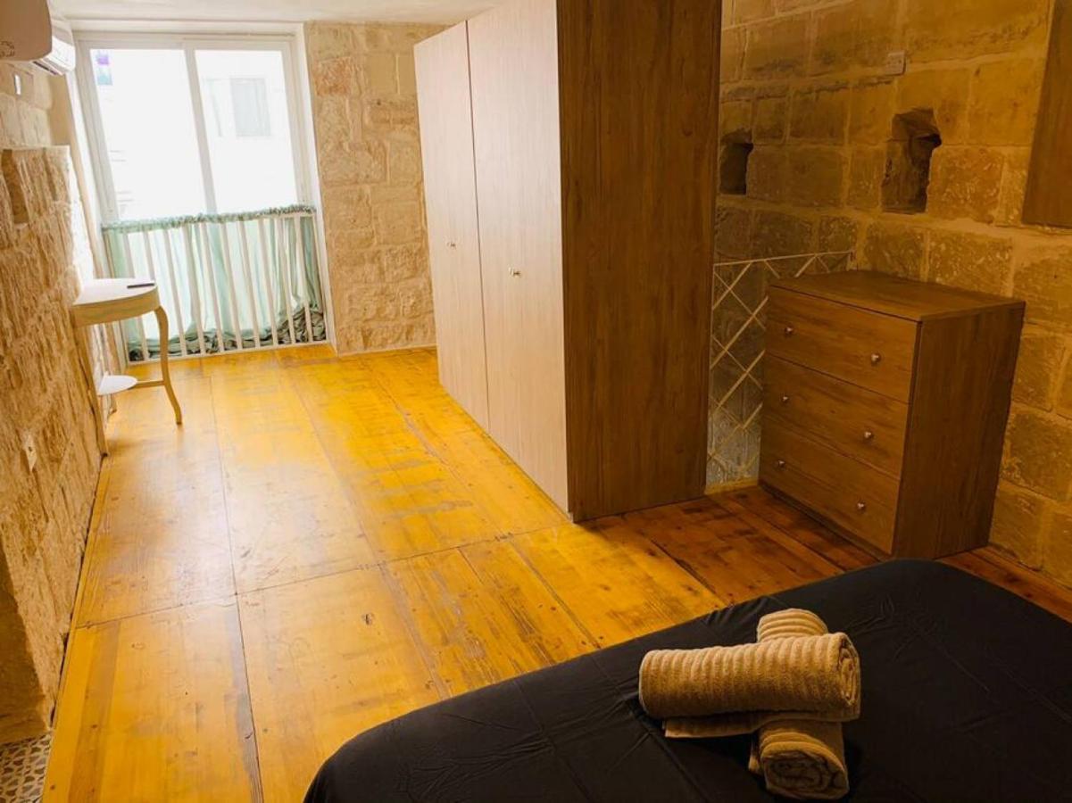 Serenity Qormi Luaran gambar
