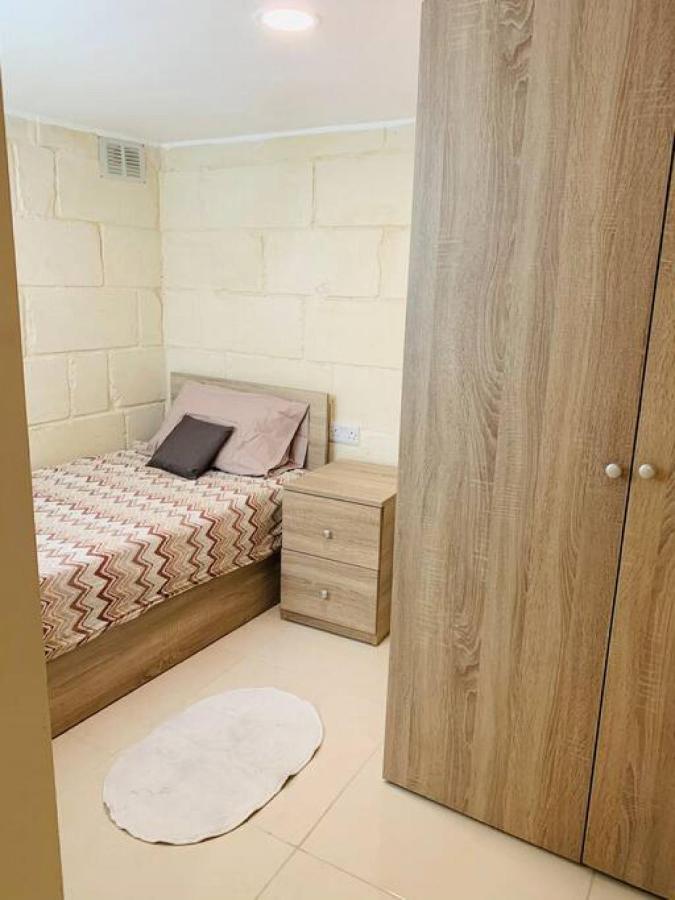 Serenity Qormi Luaran gambar